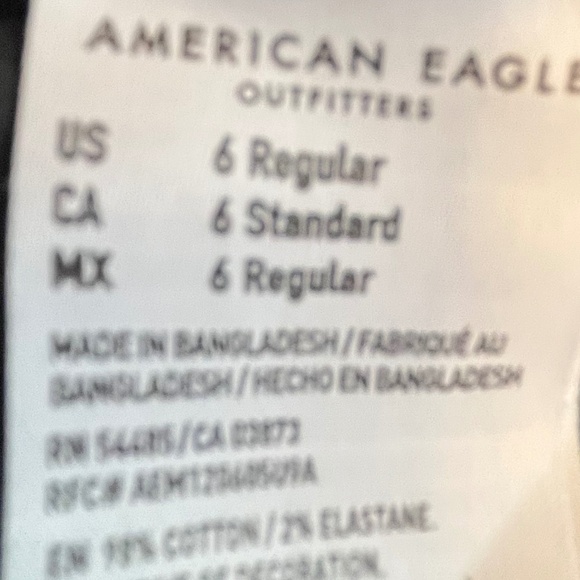 American Eagle Size 6 Super Stretch Black Distressed Jeans*LIKE NEW* - Picture 3 of 4